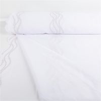 93338-Gardinenstoff-Voile-mit-Puenktchen-Stickerei-Bogenkante-raumhoch-weiss-beige-280cm--IMG-3315.jpg Gardinenstoff Voile in Weiß mit feiner Pünktchen-Stickerei und dekorativer Bogenkante, präsentiert raumhoch in Weiß-Beige und gefertigt in 280 cm Breite - Vollansicht des ausgerollten Stoffes