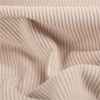 93374-Polsterstoff-Cord-Stoff-mit-Fleckschutz-schwer-entflammbar-uni-sand-140cm-Breite-IMG-3244.jpg Cord-Polsterstoff in Sand mit feiner Rippenstruktur und Fleckschutz, präsentiert als schwer entflammbares, robustes Material in 140 cm Breite - stilvoll drapiert