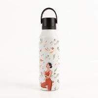 Die hochwertige Trinkflasche LULALILA Yoga von Runbott überzeugt durch ihre innovative EverTaste® Keramikbeschichtung. Mit 600 ml Fassungsvermögen ist sie geschmacksneutral, BPA-frei und absolut auslaufsicher - Vollansicht
