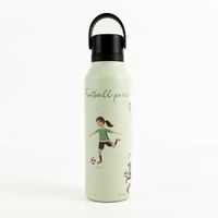 Die hochwertige Trinkflasche Marta Munté Football von Runbott in Mintgrün überzeugt durch ihre innovative EverTaste® Keramikbeschichtung. Mit 600 ml Fassungsvermögen ist sie geschmacksneutral, BPA-frei und absolut auslaufsicher - Vollansicht