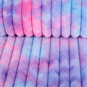 Fleece Stoff Rib Batik in Pink Blau als weiches Polarfleece im Digitaldruck, präsentiert mit gerippter, flauschiger Oberfläche; vielseitiger Stoff in 145 cm Breite - ausgerollt und glatt liegend