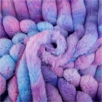 93385-Fleece-Stoff-Rib-Batik-Pink-Blau-Polarfleece-Digitaldruck--145-cm-Breite-IMG-3643.jpg Fleece Stoff Rib Batik in Pink Blau als weiches Polarfleece im Digitaldruck, präsentiert mit gerippter, flauschiger Oberfläche; vielseitiger Stoff in 145 cm Breite - kunstvoll eingedreht in Falten