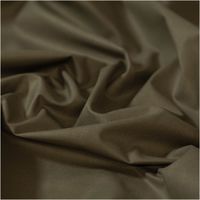 93423-Baumwollstoff-Popeline-Meterware-olive------1-50---m-breit--weich-und-blickdicht--125g-m---IMG-5402.jpg Der hochwertige Baumwollstoff Popeline Meterware olive 1,50m breit besticht durch seine glatte, weiche Haptik. Ideal für herbstliche Blusen, robuste Hemden oder bequeme, blickdichte Freizeitbekleidung - stilvoll drapiert