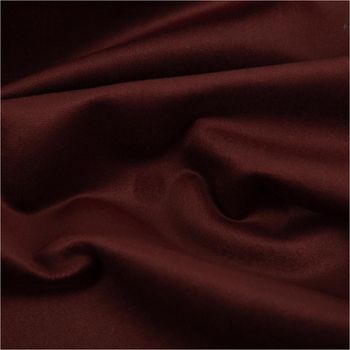 Hochwertiger Möbelstoff Le Velvet in einem tiefen, eleganten Rotbraun. Der weiche Samtstoff verfügt über eine Breite von 1,40 m und eignet sich ideal als robuster Polster- oder Bezugsstoff für langlebige Möbelstücke - stilvoll drapiert