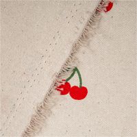 Canvas Stoff mit 70 % Baumwolle im Leinenlook, naturfarbener Grund mit roten Kirschmotiven, fest gewebt, robust, 1,48 m Breite, dekorativ gemustert - mit Rueckseite