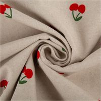 93429-Canvas-Stoff-mit-70--Baumwolle-Leinenlook-Kirschen-natur-rot-1-48m-Breite-IMG-3725.jpg Canvas Stoff mit 70 % Baumwolle im Leinenlook, naturfarbener Grund mit roten Kirschmotiven, fest gewebt, robust, 1,48 m Breite, dekorativ gemustert - kunstvoll eingedreht in Falten