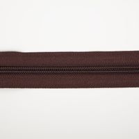 93439-YKK-Reissverschluss-Meterware-Kunststoffspirale-5mm-in-3cm-Breite-individuell-zuschneidbar-Braun-IMG-4100.jpg Dieser hochwertige YKK Reißverschluss als Meterware in klassischem Braun überzeugt durch eine robuste 5 mm Kunststoffspirale. Mit 3 cm Gesamtbreite lässt er sich individuell zuschneiden und vielseitig verarbeiten - Nahaufnahme