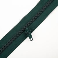 93441-YKK-Schieber-Zipper-fuer-Reissverschluss-Meterware-Kunststoffspirale-5mm-in-3cm-Breite-Gruen-1-Stk-IMG-4114.jpg Dieser passende YKK Schieber in Grün ist speziell für Reißverschluss-Meterware mit einer 5 mm Kunststoffspirale gefertigt. Der Zipper lässt sich einfach auf die farblich abgestimmte Meterware aufziehen - Vollansicht