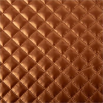 Hochwertiger Steppstoff in glänzendem Metallic-Kupfer mit einer feinen, klassischen Rautensteppung. Der Stoff ist 140 cm breit und eignet sich perfekt für modische Jacken, Westen oder Taschen - Nahaufnahnme