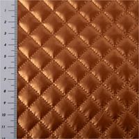 Hochwertiger Steppstoff in glänzendem Metallic-Kupfer mit einer feinen, klassischen Rautensteppung. Der Stoff ist 140 cm breit und eignet sich perfekt für modische Jacken, Westen oder Taschen - mit Massband