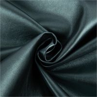93491-Kunstleder-Lederimitat-Kreativleder-Polsterleder-Bekleidungsleder-mit-Viskos-Meergruen-metallic-1-4m-Breite-IMG-4025.jpg Hochwertiges Kunstleder in elegantem, metallisch glänzendem Meergrün mit einer authentischen Lederstruktur. Das 1,40 m breite Material mit Viskose-Rückseite ist ideal für Taschen, Polsterarbeiten oder trendige Bekleidung geeignet - kunstvoll eingedreht in