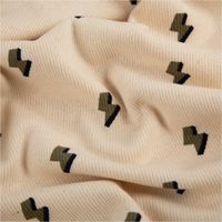 93496-Rippjersey-Rib-Jersey-Stoff-Bio-Baumwolle-Blitze-natur-gruen-1-2m-Breite-IMG-3968.jpg Hochwertiger Bio-Baumwoll-Rippjersey mit coolen, olivgrünen Blitzen auf naturfarbenem Grund. Der 1,20 m breite, elastische Stoff eignet sich perfekt für bequeme Kinderkleidung, Shirts oder Accessoires - stilvoll drapiert