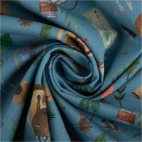 93505-Baumwollstoff-Popeline-Digitaldruck-Wanderausflug-blau-bunt-1-45m-Breite-IMG-3916.jpg Hochwertiger Baumwoll-Popeline mit detailreichem Digitaldruck zum Thema Wanderausflug in Blau und bunten Farben. Der 1,45 m breite Stoff zeigt charmante Motive wie Rucksäcke, Wanderstiefel und Camping-Ausrüstung - kunstvoll eingedreht in Falten