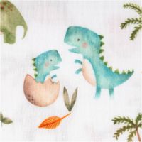 93535-Musselin-Stoff-Baumwolle-Digitaldruck-Dinus-Dinosaurier-weiss-gruen-1-30m-Breite-IMG-6068.jpg Nahaufnahme Baumwoll-Musselin mit grünem Dino und Ei-Motiv, weiche Stoffstruktur