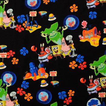 Jersey Stoff mit SpongeBob, Patrick und weiteren Figuren auf schwarzem Hintergrund, glatt hingelegt