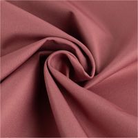 93573-Outdoor-Stoff-Waterproof-wasserdicht-Polyester-uni-mauve-1-45m-Breite-IMG-5055.jpg Der robuste Outdoor Stoff Waterproof wasserdicht Polyester uni mauve 1,45m Breite bietet zuverlässigen Schutz vor Nässe. Ideal für langlebige Gartenmöbelauflagen, Taschen und wetterfeste Bekleidung - kunstvoll eingedreht in Falten