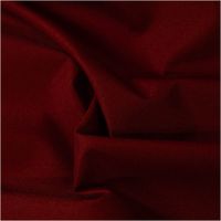 Der robuste Outdoor Stoff Waterproof wasserdicht Polyester uni dunkelrot 1,45m Breite bietet zuverlässigen Schutz vor Nässe. Ideal für langlebige Gartenmöbelauflagen, Taschen und wetterfeste Bekleidung - stilvoll drapiert
