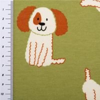 Weicher Soft Sweat Sweatstoff aus Baumwolle in frischem Grün, bedruckt mit drolligen Hunden in Ecru und Braun. Die großzügige Breite von 1,48 m bietet viel Spielraum für bequeme Kinderoutfits oder gemütliche Freizeitmode - mit Massband