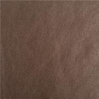 93605-Kunstleder-Lederimitat-Kreativleder-Polsterleder-Bekleidungsleder-mit-Viskose-Braun-Metallic-1-4m-Breite-IMG-4291.jpg Hochwertiges Kunstleder in elegantem Braun Metallic mit einer Rückseite aus weicher Viskose für optimalen Tragekomfort. Das 1,4 m breite Material eignet sich ideal für modische Bekleidung, Accessoires oder Polsterprojekte - Vollansicht