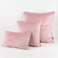 93619-Samtkissen-LeVelvet-mit-Kederumrandung-und-Federfuellung-rosa-70x70cm-von-SCHoeNER-LEBEN--90227-Samtkissen-LeVelvet-mit-Kederumrandung-und-Federfuellung-rosa-70x70cm-von-SCHoeNER-_7.jpg Kissenhülle Samt LeVelvet mit Kederumrandung rosa gefüllt fotografiert, drei Größen hintereinander