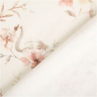 93633-Bio-French-Terry-Baumwollstoff-Schwaene-Blumen-wollweiss-rosa-145cm-IMG-5134.jpg Der hochwertige Bio French Terry Baumwollstoff Schwäne Blumen wollweiß rosa 145cm besticht durch sein verträumtes Motiv. Ideal für bequeme Kinderbekleidung, Sweatshirts oder weiche Accessoires - mit Rueckseite