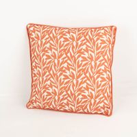 93650-Dekokissen-Blaetter-Leinenstruktur-mit-Kederumrandung-weiss-orange-40x40cm-IMG-5489.jpg Das hochwertige Dekokissen Blätter Leinenstruktur mit Kederumrandung weiß orange 40x40cm besticht durch sein lebendiges, orangefarbenes Blättermuster auf hellem Grund. Ideal für herbstliche oder sommerliche Farbakzente - Detailaufnahme