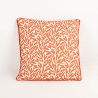 93650-Dekokissen-Blaetter-Leinenstruktur-mit-Kederumrandung-weiss-orange-40x40cm-IMG-5492.jpg Das hochwertige Dekokissen Blätter Leinenstruktur mit Kederumrandung weiß orange 40x40cm besticht durch sein lebendiges, orangefarbenes Blättermuster auf hellem Grund. Ideal für herbstliche oder sommerliche Farbakzente - Vollansicht