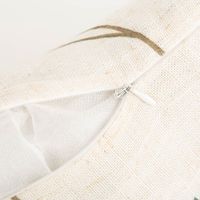 Das hochwertige Dekokissen Leinenstruktur Vögel Blumen Blätter natur marsala grün 45x45cm besticht durch sein detailreiches, florales Design mit Vögeln. Ideal für stilvolle Akzente im Wohnbereich - mit geoeffnetem Reissverschluss