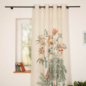 Die hochwertige Vorhang Ösenvorhang Leinenstruktur Vögel Blumen Blüten natur bunt 140x260cm besticht durch ihr exotisches Natur-Motiv für lebendige, warme und stilvolle Akzente in Ihrem Zuhause - Nahaufnahme am Fenster