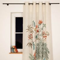Die hochwertige Vorhang Ösenvorhang Leinenstruktur Vögel Blumen Blüten natur bunt 140x260cm besticht durch ihr exotisches Natur-Motiv für lebendige, warme und stilvolle Akzente in Ihrem Zuhause - bei Nacht