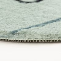 Der hochwertige Kinderteppich Walfisch Moby kuschelweich waschbar blau 85x60cm besticht durch sein schlafendes Gesicht mit roten Wangen. Ideal als weiche Spielunterlage oder gemütlicher Bettvorleger im Kinderzimmer - Teppichrand