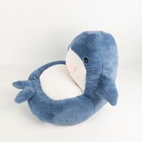 Der hochwertige Kinder-Sessel Sitzkissen Walfisch Moby Plüsch Cord kuschelweich blau 45x45x45cm besticht durch sein freundliches Design. Ideal für gemütliche Lesestunden oder als weiches Dekoelement im Kinderzimmer - Detailaufnahme