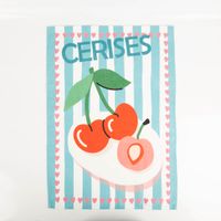Das hochwertige Geschirrtücher Früchte 3er Set aus Baumwolle 50x70 cm französisches Dessin besticht durch farbenfrohe Sommermotive mit Erdbeeren, Kirschen und Zitronen. Ideal für frische Farbtupfer in Ihrer Küche - Nahaufnahme des Kirschmotivs