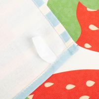 Das hochwertige Geschirrtücher Früchte 3er Set aus Baumwolle 50x70 cm französisches Dessin besticht durch farbenfrohe Sommermotive mit Erdbeeren, Kirschen und Zitronen. Ideal für frische Farbtupfer in Ihrer Küche - Rueckseite des Erdbeermotivs