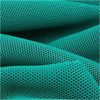 Hochwertiger Mesh Stoff 3D Wabenstruktur Martindale 30.000 aqua schwarz 150cm Stoffbreite besticht durch seine leuchtende, türkisblaue Textur und robuste technische Beschaffenheit - stilvoll drapiert