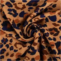 93683-Viskose-Stoff-fuer-Bekleidung--Leo-braun-blau-140cm-Stoffbreite-IMG-6866.jpg Der hochwertige Viskose Stoff für Bekleidung Leo braun blau 140cm Stoffbreite besticht durch sein modernes Leopardenmuster in warmen Braun- und kühlen Blautönen. Ein fließendes Material für kreative Nähprojekte - kunstvoll eingedreht in Falten