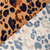 93683-Viskose-Stoff-fuer-Bekleidung--Leo-braun-blau-140cm-Stoffbreite-IMG-6867.jpg Der hochwertige Viskose Stoff für Bekleidung Leo braun blau 140cm Stoffbreite besticht durch sein modernes Leopardenmuster in warmen Braun- und kühlen Blautönen. Ein fließendes Material für kreative Nähprojekte - mit Rueckseite