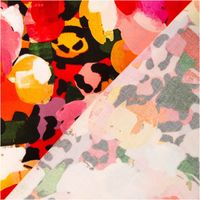 Der hochwertige Viskose Stoff für Bekleidung Aquarell-Blüten rosa grün 140cm Stoffbreite besticht durch sein abstraktes Muster in kräftigem Pink, Gelb und Rot. Ein fließendes Material für kreative Nähprojekte - mit Rueckseite