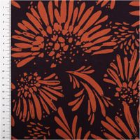 93691-Viskose-Stoff-fuer-Bekleidung-grosse-abstrakte-Blueten-dunkelblau-braun-140cm-Stoffbreite-IMG-9265.jpg Dunkelblauer Viskosestoff für Bekleidung mit 140cm Breite und abstrakten Blüten. Das großflächige Muster in warmem Braun zeigt stilisierte Blütenblätter und Punkte, die einen kontrastreichen, eleganten Look auf dem fließenden Stoff erzeugen - mit Massband