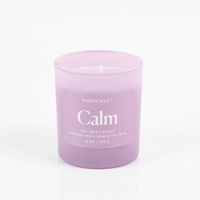 93758-Duftkerze-Sojakerze-Wellness-Lavender-Calm-141gr-im-Glastopf-von-Paddywax-IMG-9522.jpg Diese hochwertige Duftkerze aus Sojawachs mit ätherischen Ölen sorgt für entspannende Wellness-Momente im lila Glastopf. Die Calm-Kerze von Paddywax bietet mit 141 g ein langanhaltendes und wohltuendes Dufterlebnis - Vollansicht