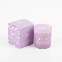 93758-Duftkerze-Sojakerze-Wellness-Lavender-Calm-141gr-im-Glastopf-von-Paddywax-IMG-9523.jpg Diese hochwertige Duftkerze aus Sojawachs mit ätherischen Ölen sorgt für entspannende Wellness-Momente im lila Glastopf. Die Calm-Kerze von Paddywax bietet mit 141 g ein langanhaltendes und wohltuendes Dufterlebnis - in Szene gesetzt
