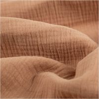 93794-Musselin-Stoff--Baumwollstoff-Double-Gauze-uni-Beige-130-cm-IMG-6817.jpg Der hochwertige Musselin Stoff Baumwollstoff Double Gauze uni Wollweiß 130 cm besticht durch seine weiche, doppellagige Struktur in einem sanften, natürlichen Cremeton. Ein vielseitiges Material für Ihre Nähprojekte - stilvoll drapiert