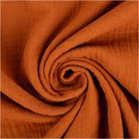 93798-Musselin-Stoff--Baumwollstoff-Double-Gauze-uni-Braun-130-cm-IMG-6769.jpg Der hochwertige Musselin Stoff Baumwollstoff Double Gauze uni Braun 130 cm besticht durch seine weiche, doppellagige Struktur in einem kräftigen, dunklen Erdton. Ein vielseitiges Material für Ihre Nähprojekte - kunstvoll eingedreht in Falten
