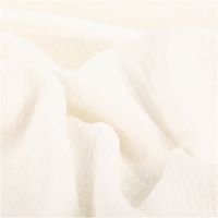 93799-Musselin-Stoff--Baumwollstoff-Double-Gauze-uni-Wollweiss-130-cm-IMG-6808.jpg Der hochwertige Musselin Stoff Baumwollstoff Double Gauze uni Wollweiß 130 cm besticht durch seine weiche, doppellagige Struktur in einem sanften, natürlichen Cremeton. Ein vielseitiges Material für Ihre Nähprojekte - stilvoll drapiert