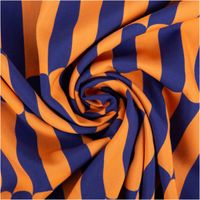 Der hochwertige Viskose Stoff Lenzing EcoVero™ Retro kobaltblau orange 140 cm Breite besticht durch sein grafisches Retro-Muster mit Wellen-Details in kräftigem Blau und Orange. Ein nachhaltiges Material - kunstvoll eingedreht in Falten