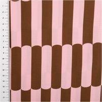 93807-Viskose-Stoff-Lenzing-EcoVero----Braun-und-Rosa-140-cm-Breite-IMG-7172.jpg Der hochwertige Viskose Stoff Lenzing EcoVero™ Braun und Rosa 140 cm Breite besticht durch sein grafisches Retro-Muster mit Wellen-Details in warmem Braun und Rosa. Ein nachhaltiges Material - mit Massband