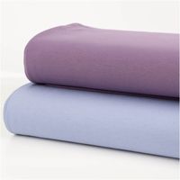 93810-Jersey-Stoff-Bio-Baumwolljersey-einfarbig-helles-Lavendel-1-5m-Breite-IMG-7365.jpg Dieser hochwertige Jersey Stoff Bio Baumwolljersey einfarbig helles Lavendel 1,5m Breite besticht durch seine gleichmäßige Oberfläche in einem sanften, kühlen Lavendelton. Ein dehnbares Bio-Material - in Szene gesetzt
