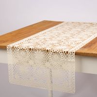 Tischläufer Häkelspitze Amira ivory aus wetterfestem Vinyl 40x150cm besticht durch filigranes Design für wetterfeste, gemütliche und stilvolle Akzente auf Ihrem Tisch im Innen- und Außenbereich - Vollansicht am Tisch