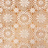 Tischläufer Häkelspitze Amira ivory aus wetterfestem Vinyl 40x150cm besticht durch filigranes Design für wetterfeste, gemütliche und stilvolle Akzente auf Ihrem Tisch im Innen- und Außenbereich - Nahaufnahme