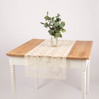 93823-Tischlaeufer-Haekelspitze-Amira-ivory-aus-wetterfestem-Vinyl-40x150cm-IMG-8636.jpg Tischläufer Häkelspitze Amira ivory aus wetterfestem Vinyl 40x150cm besticht durch filigranes Design für wetterfeste, gemütliche und stilvolle Akzente auf Ihrem Tisch im Innen- und Außenbereich - in Szene gesetzt
